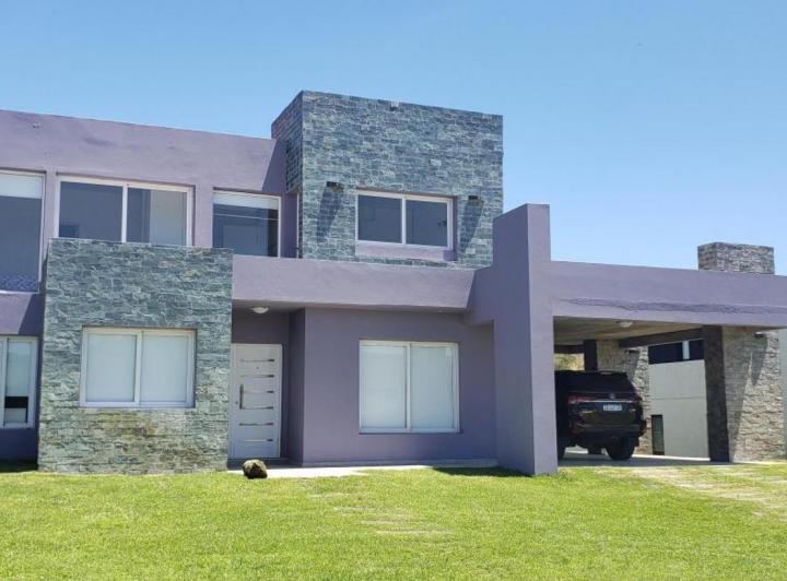 Casa · 200m² · 6 Ambientes · 1 Cochera