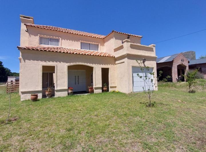 Casa · 160m² · 5 Ambientes · 2 Cocheras