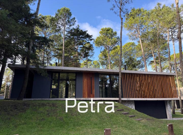Casa · 905m² · 5 Ambientes · 3 Cocheras