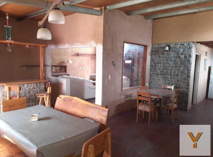 Casa · 250m² · 8 Ambientes · 1 Cochera