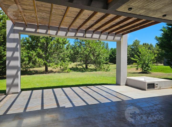 Casa · 115m² · 3 Ambientes · 2 Cocheras