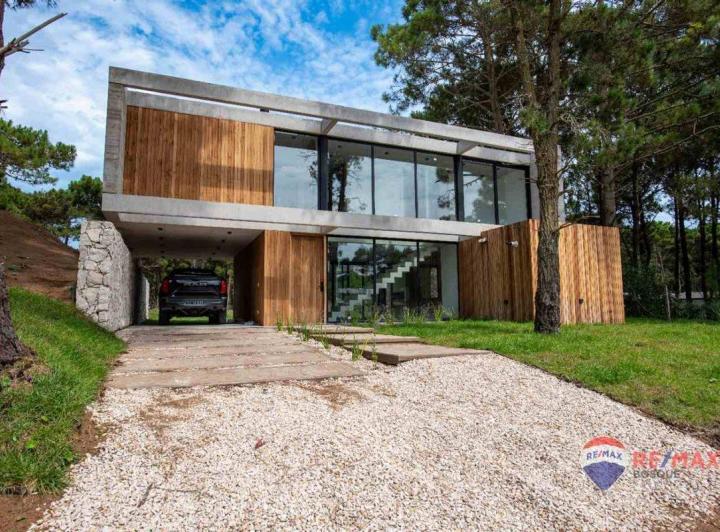 Casa · 204m² · 4 Ambientes · 1 Cochera