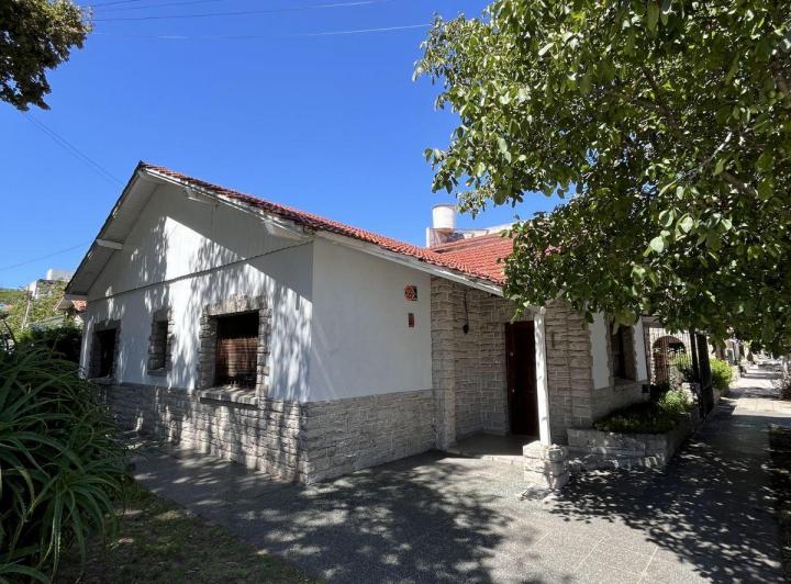Casa · 215m² · 5 Ambientes · 3 Cocheras
