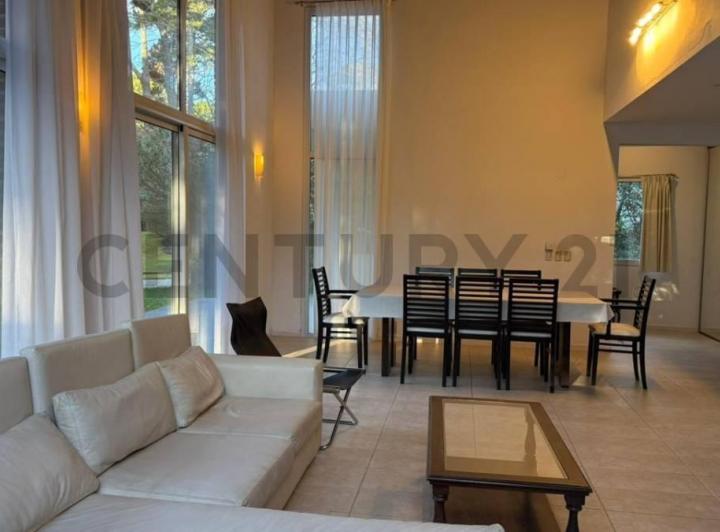 Casa · 140m² · 4 Ambientes