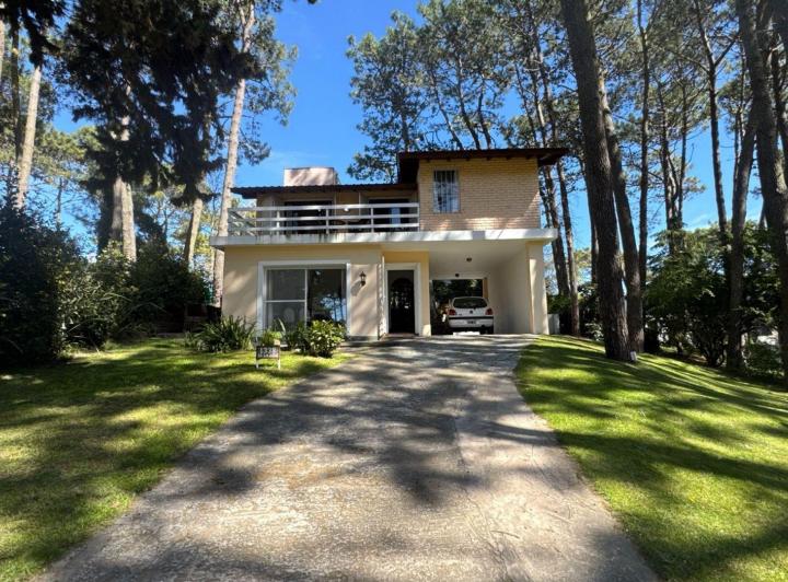 Casa · 160m² · 5 Ambientes · 1 Cochera