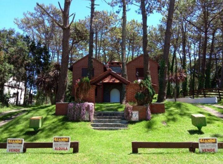 Casa · 185m² · 3 Ambientes · 1 Cochera