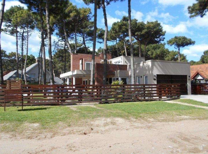 Casa · 350m² · 6 Ambientes