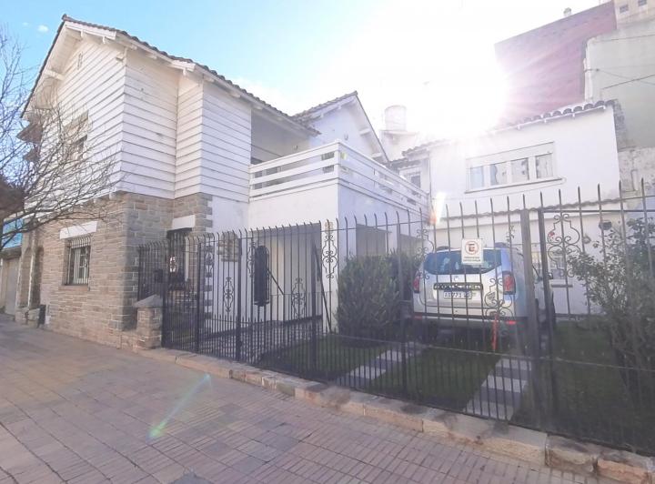 Casa · 268m² · 6 Ambientes · 2 Cocheras