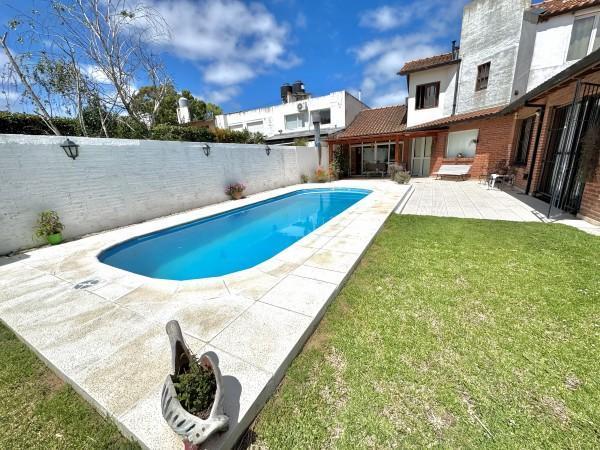 Casa · 210m² · 4 Ambientes