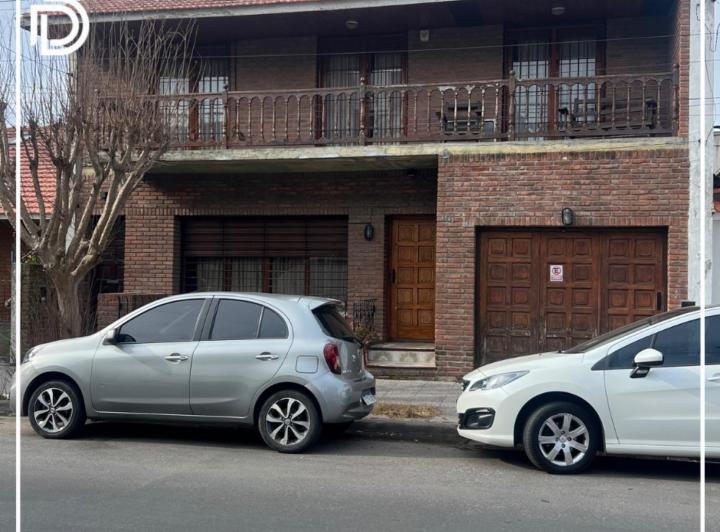 Casa · 305m² · 5 Ambientes · 2 Cocheras