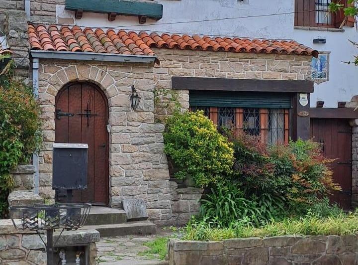 Casa · 220m² · 7 Ambientes · 2 Cocheras