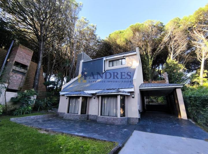 Casa · 225m² · 4 Ambientes · 1 Cochera