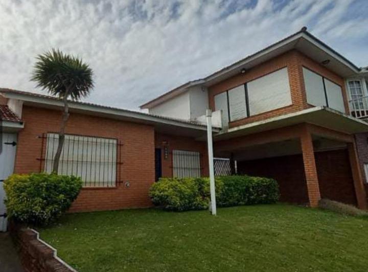 Casa · 195m² · 5 Ambientes · 1 Cochera