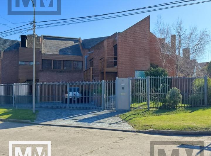 Casa · 286m² · 5 Ambientes · 3 Cocheras