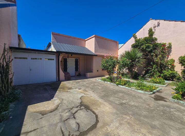 Casa · 160m² · 4 Dormitorios · 1 Cochera