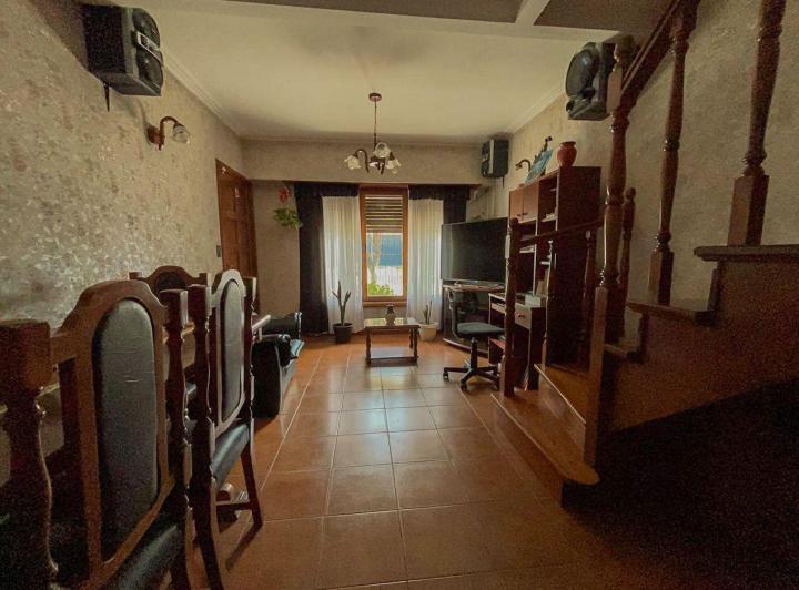 Casa · 190m² · 5 Ambientes · 2 Cocheras