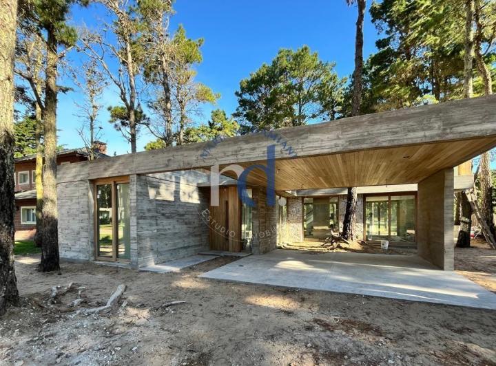 Casa · 227m² · 5 Ambientes · 1 Cochera