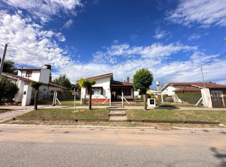 Casa · 99m² · 5 Ambientes · 2 Cocheras