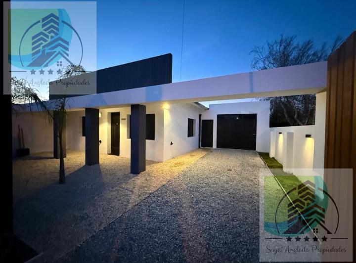 Casa · 200m² · 3 Ambientes · 2 Cocheras