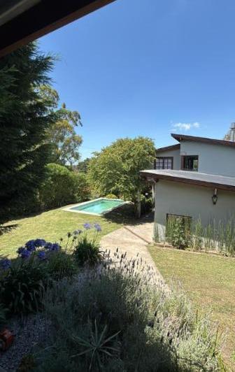 Casa · 130m² · 4 Ambientes · 2 Cocheras