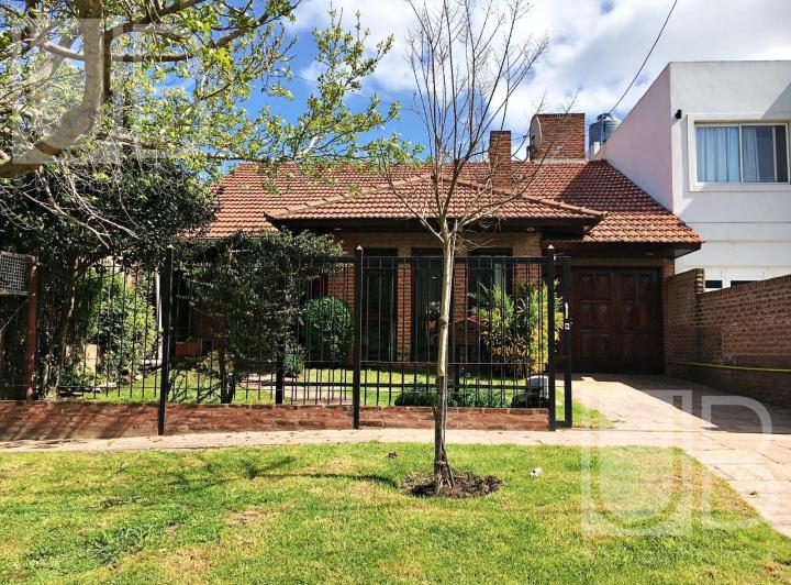 Casa · 98m² · 3 Ambientes · 2 Cocheras