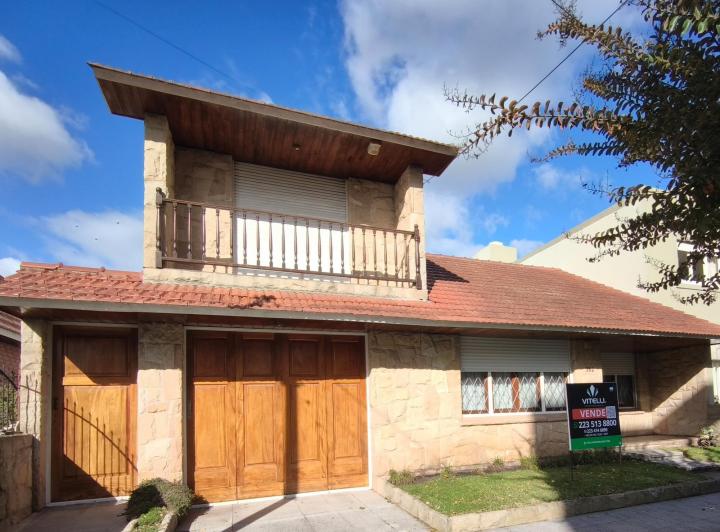 Casa · 200m² · 6 Ambientes · 2 Cocheras