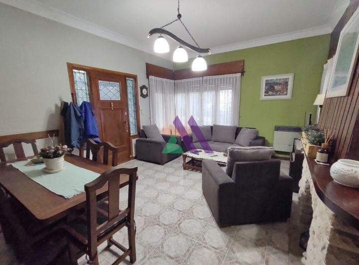 Casa · 112m² · 4 Ambientes · 2 Cocheras