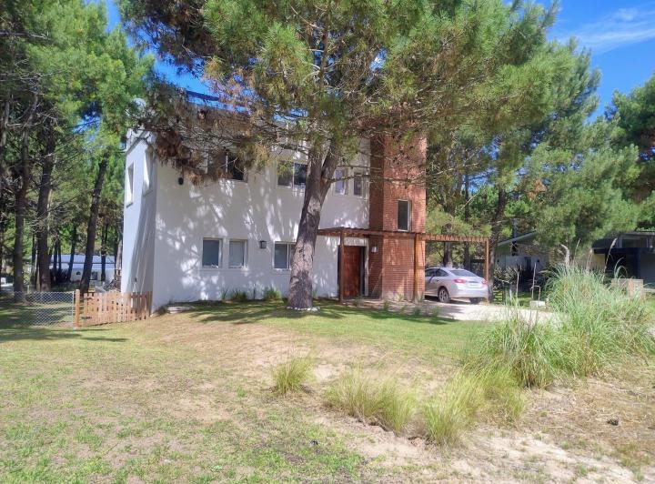 Casa · 200m² · 5 Ambientes · 1 Cochera
