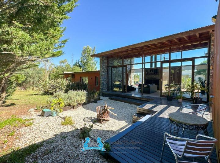 Casa · 160m² · 4 Ambientes · 1 Cochera
