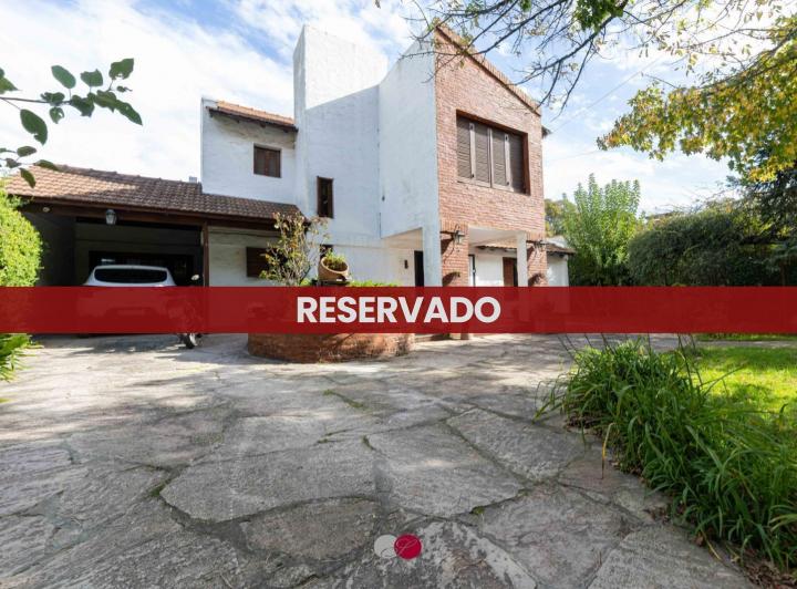 Casa · 200m² · 4 Ambientes · 2 Cocheras