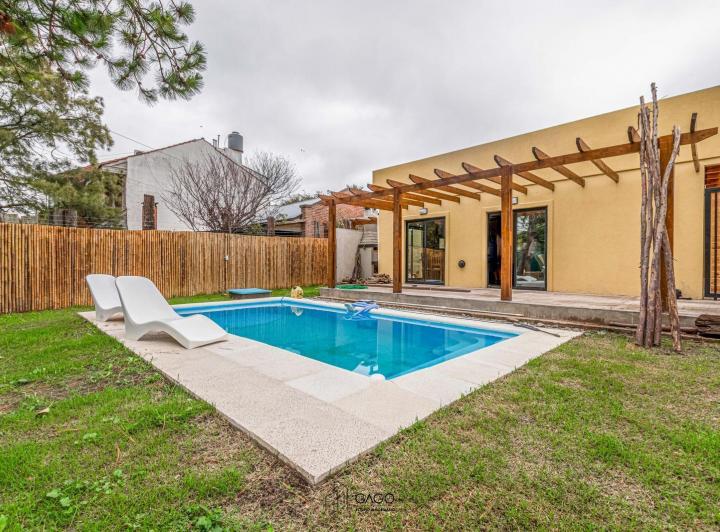 Casa · 80m² · 4 Ambientes · 1 Cochera