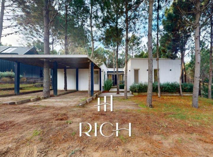 Casa · 280m² · 5 Ambientes · 1 Cochera