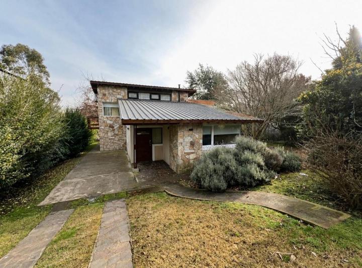 Casa · 145m² · 4 Ambientes · 2 Cocheras