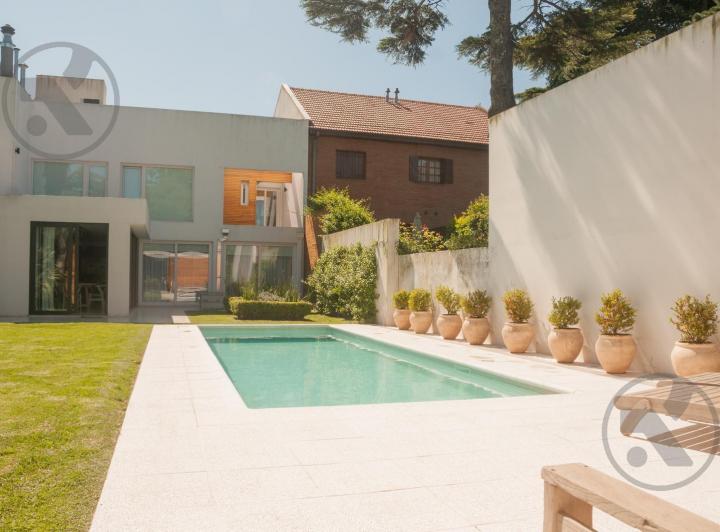 Casa · 272m² · 5 Ambientes · 4 Cocheras