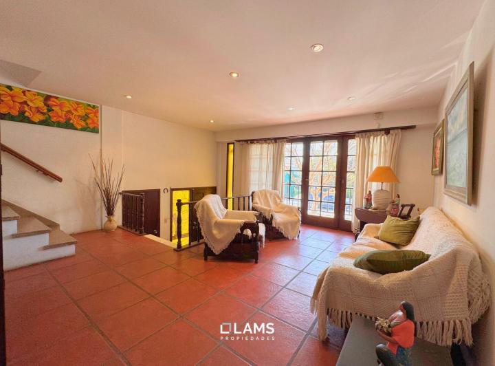 Casa · 313m² · 4 Ambientes · 1 Cochera