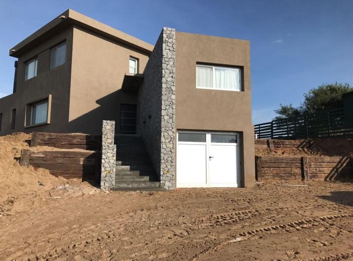 Casa · 185m² · 5 Ambientes · 1 Cochera