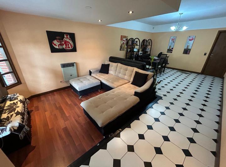Casa · 269m² · 5 Ambientes · 2 Cocheras