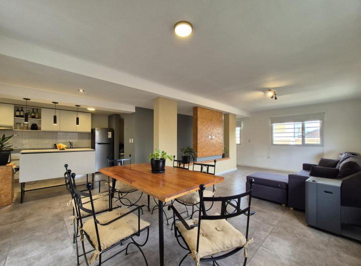 Casa · 180m² · 3 Ambientes · 2 Cocheras