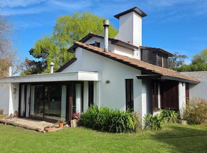 Casa · 200m² · 3 Dormitorios · 2 Cocheras