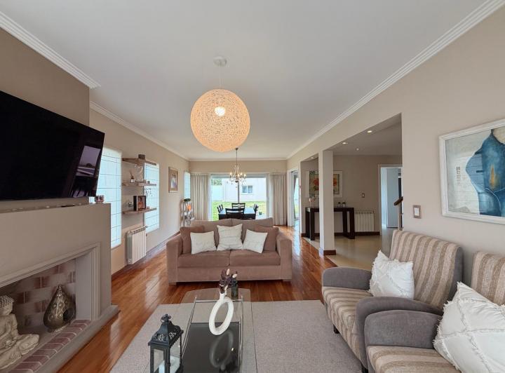 Casa · 230m² · 5 Ambientes