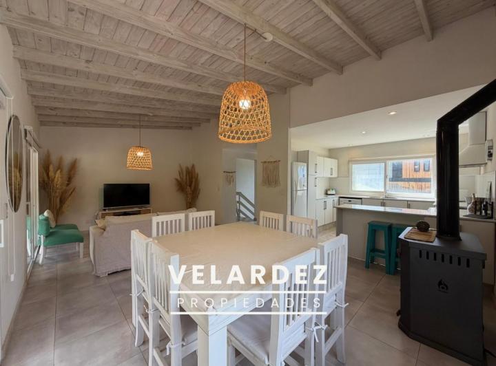 Casa · 144m² · 5 Ambientes · 1 Cochera