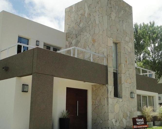 Casa · 260m² · 6 Ambientes · 1 Cochera