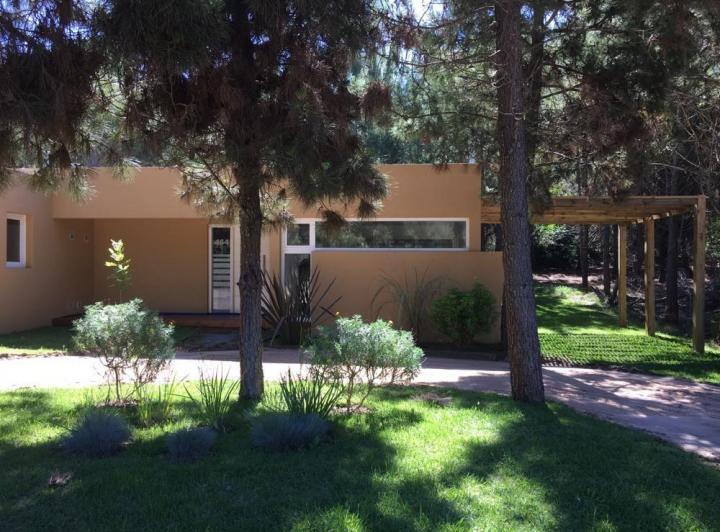 Casa · 208m² · 5 Ambientes · 1 Cochera