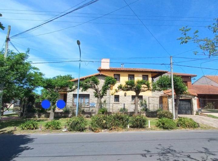 Casa · 199m² · 4 Ambientes · 3 Cocheras