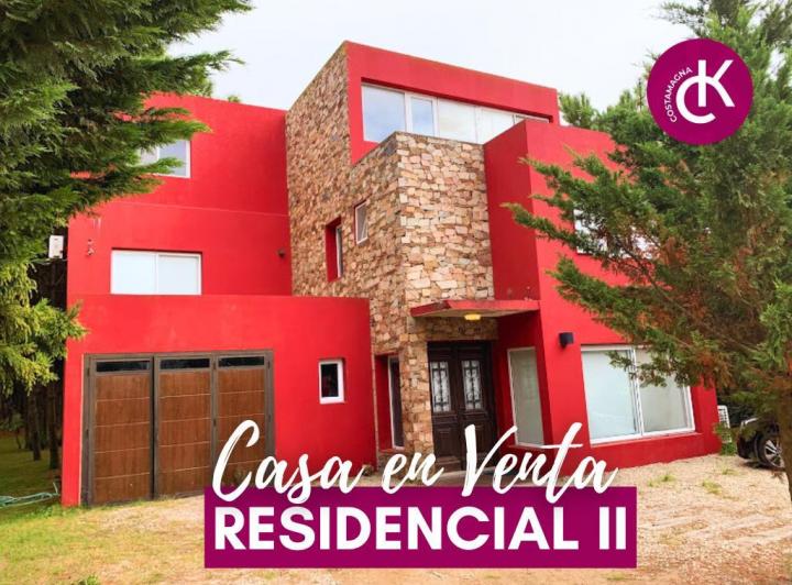 Casa · 200m² · 6 Ambientes · 2 Cocheras