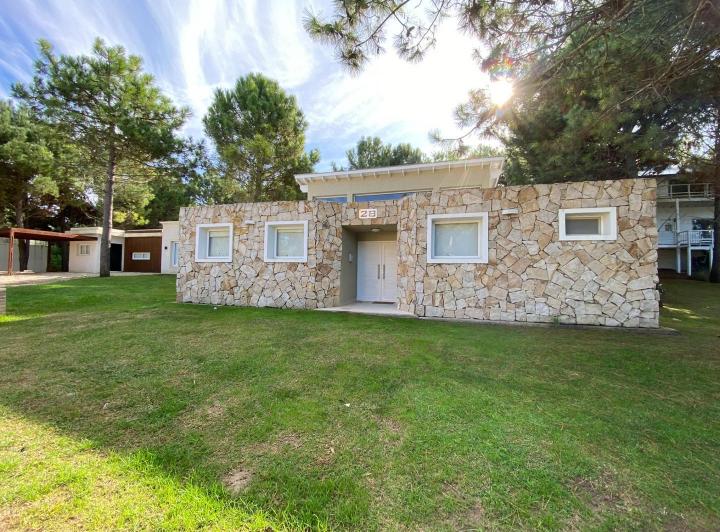 Casa · 149m² · 4 Ambientes · 5 Cocheras