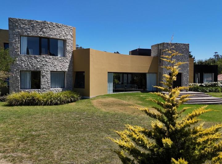 Casa · 776m² · 6 Dormitorios