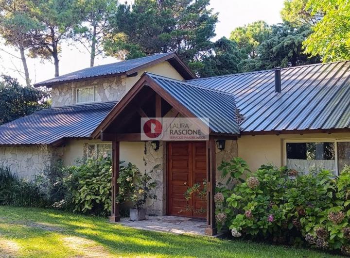 Casa · 191m² · 5 Ambientes · 1 Cochera