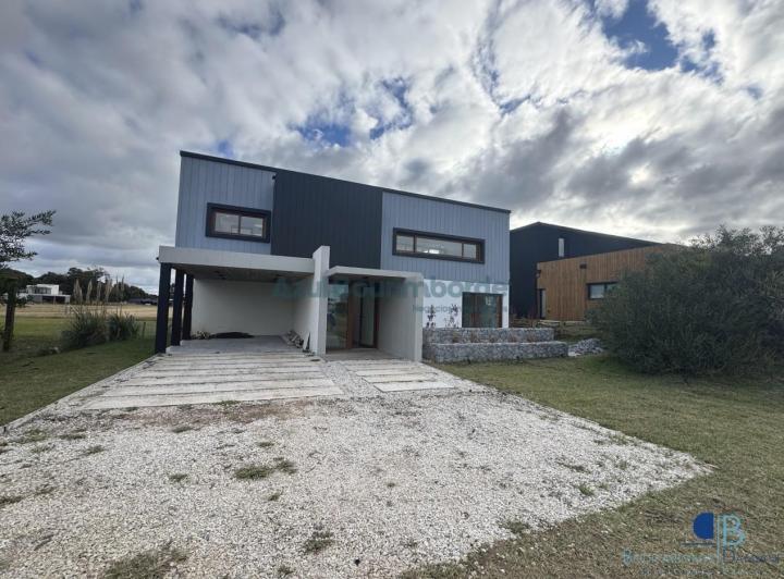 Casa · 260m² · 6 Ambientes