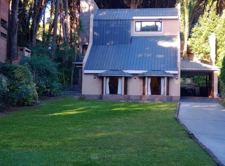 Casa · 275m² · 4 Ambientes · 1 Cochera